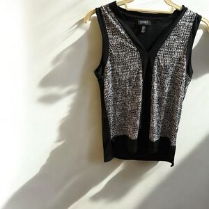 Jones New York Black and White Women's Sleeveless Top - Size XS